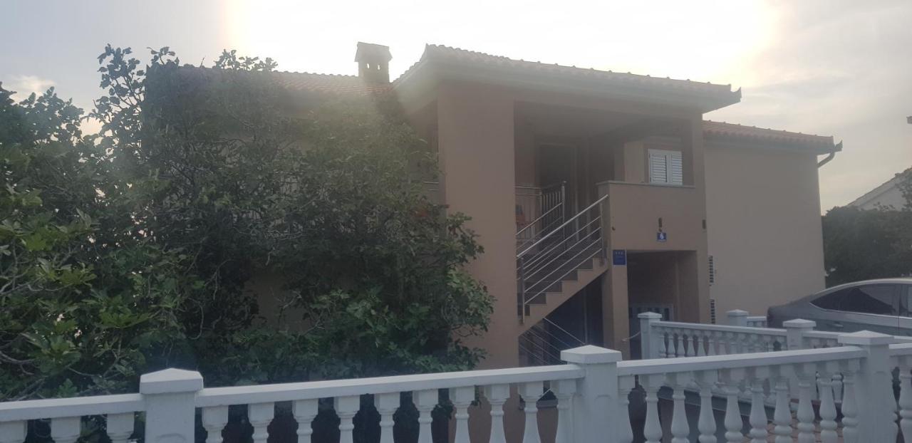 Apartmani Mira Klenovica Esterno foto