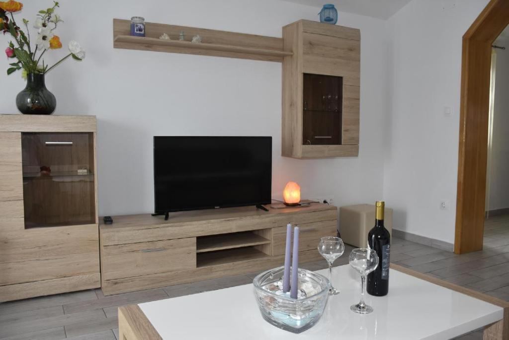 Apartmani Mira Klenovica Esterno foto