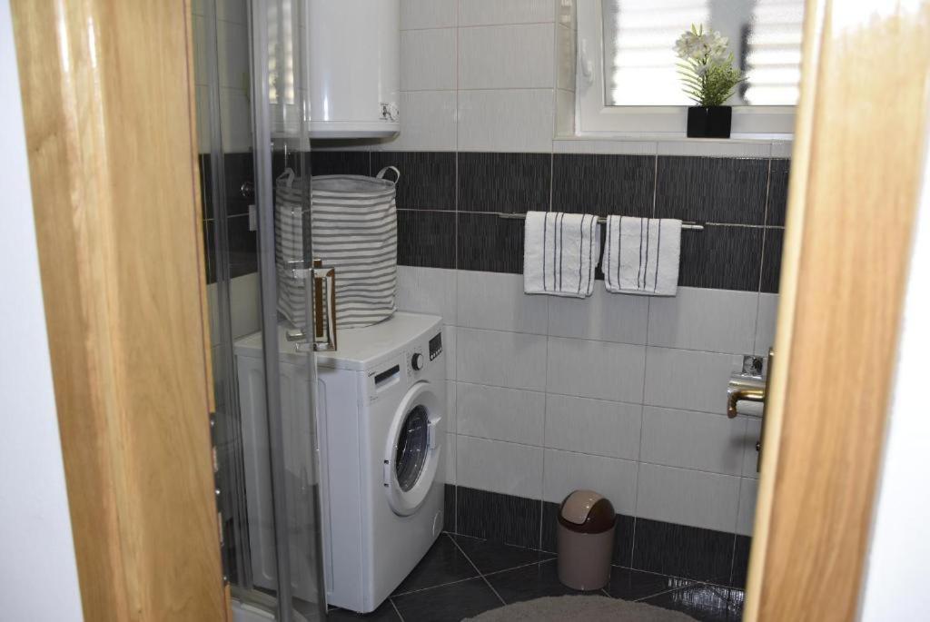 Apartmani Mira Klenovica Esterno foto